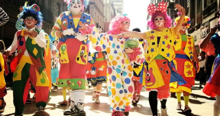 Si vous voulez être un clown, il est préférable de le faire en costume !