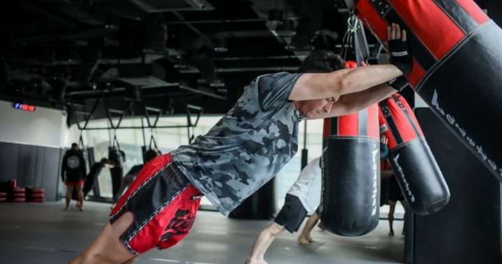 Préparation isométrique pour les militants: pourquoi la position du poste peut vous rendre plus fort