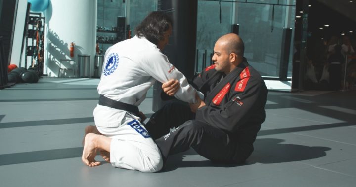 Glisser la main: le jeu silencieux change bjj