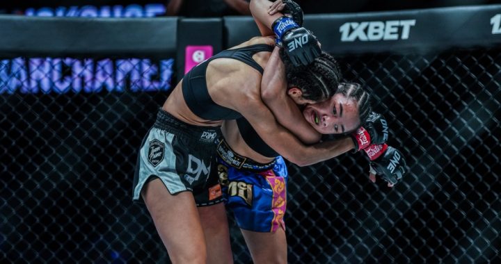 Comme les entraînements de force vous aident à mieux frapper et à mieux défendre à Muay –