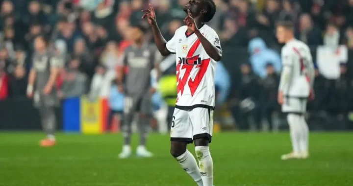 Rayo Vallecano: Abdul Mumin kembali emosional setelah 418 hari absen